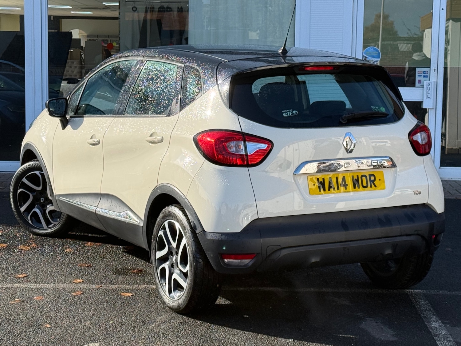 Used Renault Captur 2014 for sale - 76892591: Photo 2