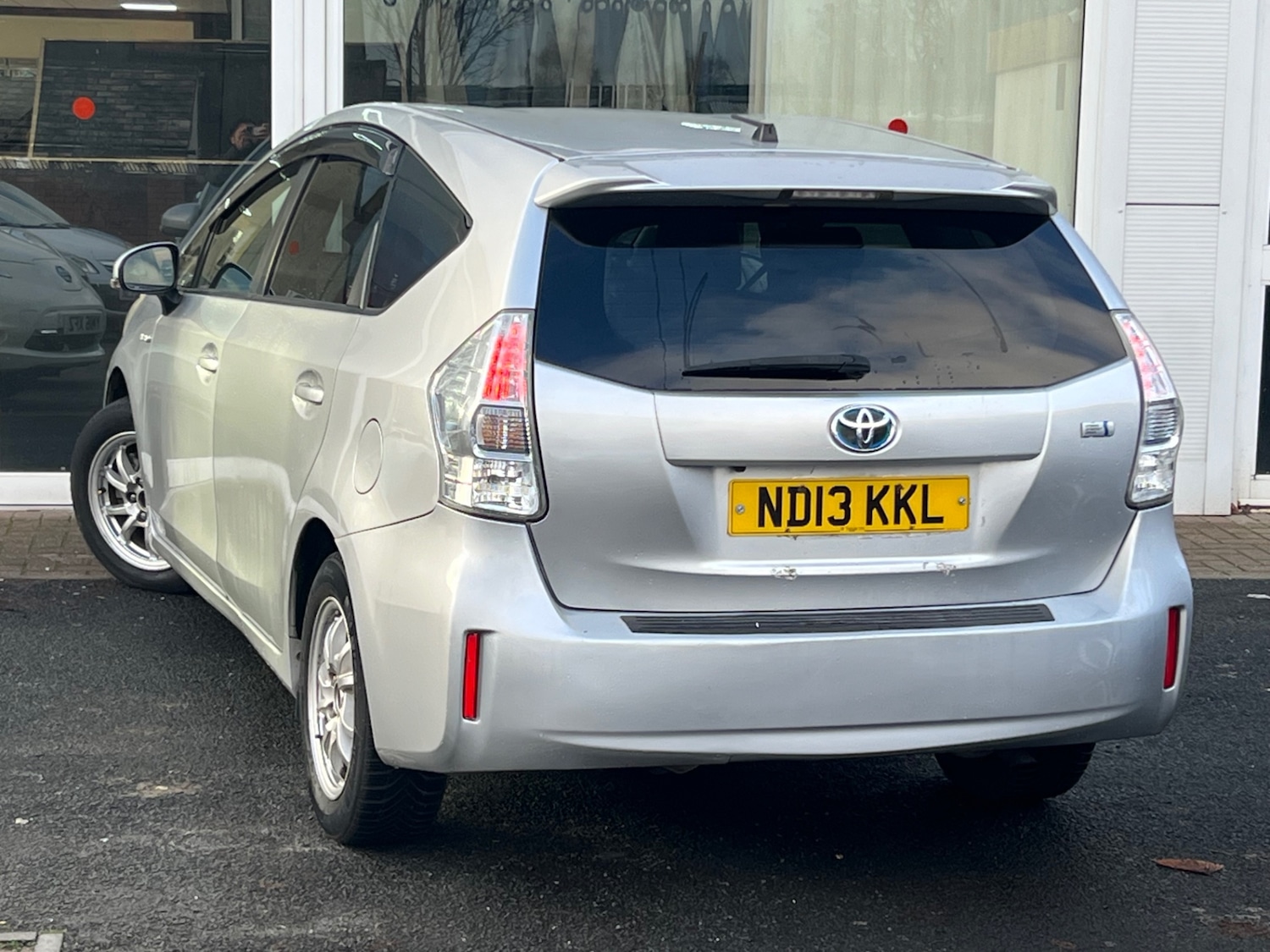 Used Toyota Prius+ 2018 for sale - 77012214: Photo 2