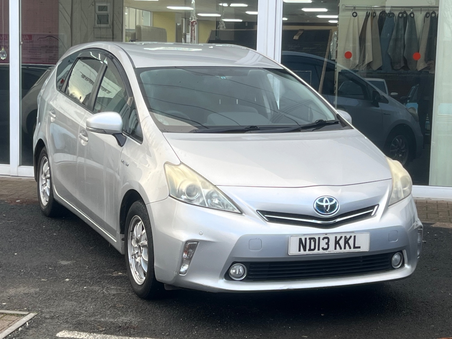 Used Toyota Prius+ 2018 for sale - 77012214: Photo 6