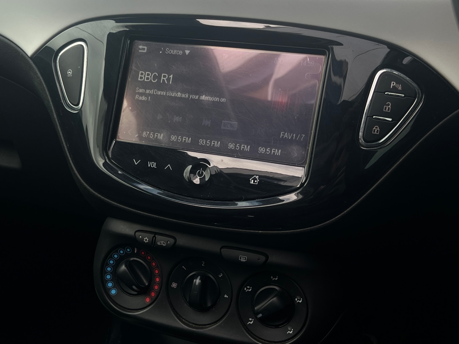 Used Vauxhall ADAM 2015 for sale - 78054880: Photo 9