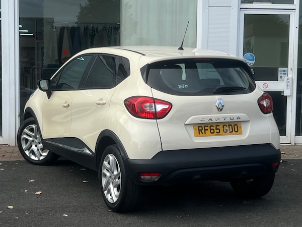 Used Renault Captur 2015 for sale - 76181504: Photo 2