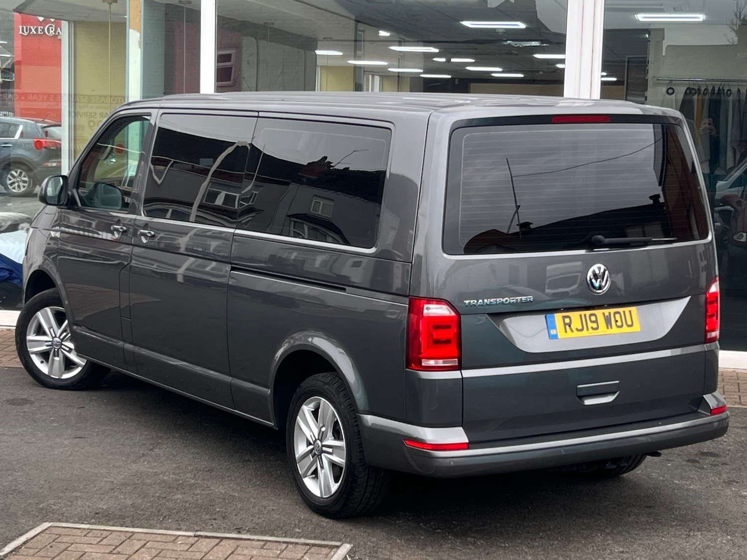 Used Volkswagen Transporter Shuttle 2019 for sale - 77730012: Photo 2
