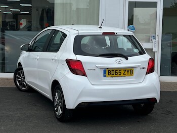 Used Toyota Yaris 2015 for sale - 75640981: Photo