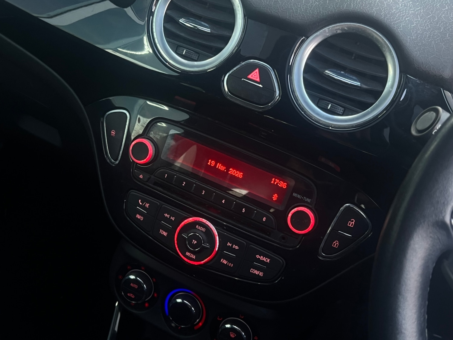 Used Vauxhall ADAM 2015 for sale - 77952284: Photo 10