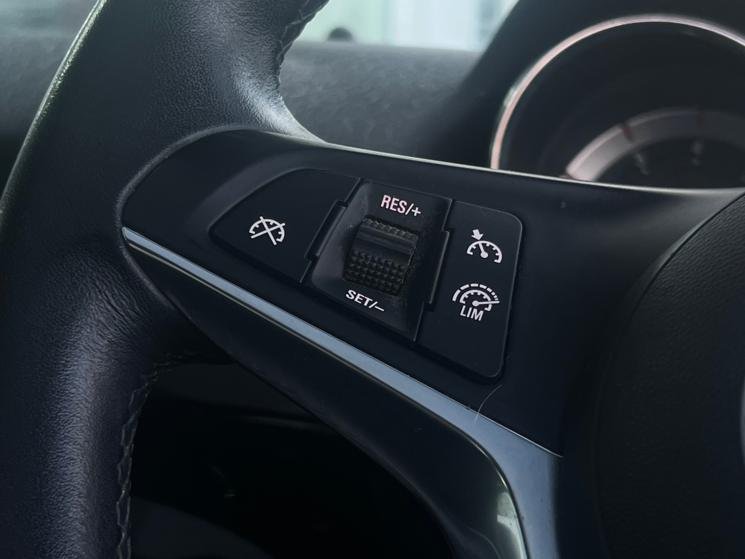 Used Vauxhall ADAM 2015 for sale - 77952284: Photo 9