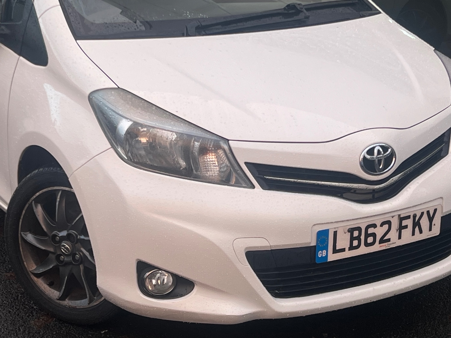 Used Toyota Yaris 2013 for sale - 76534079: Photo 2