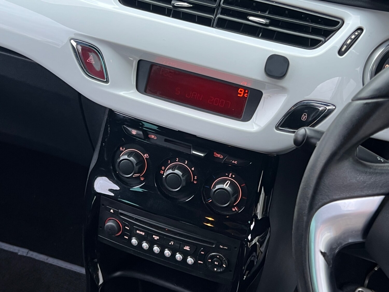 Used Citroen DS3 2010 for sale - 77476830: Photo 11