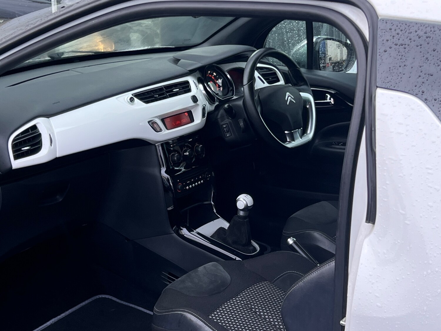 Used Citroen DS3 2010 for sale - 77476830: Photo 7