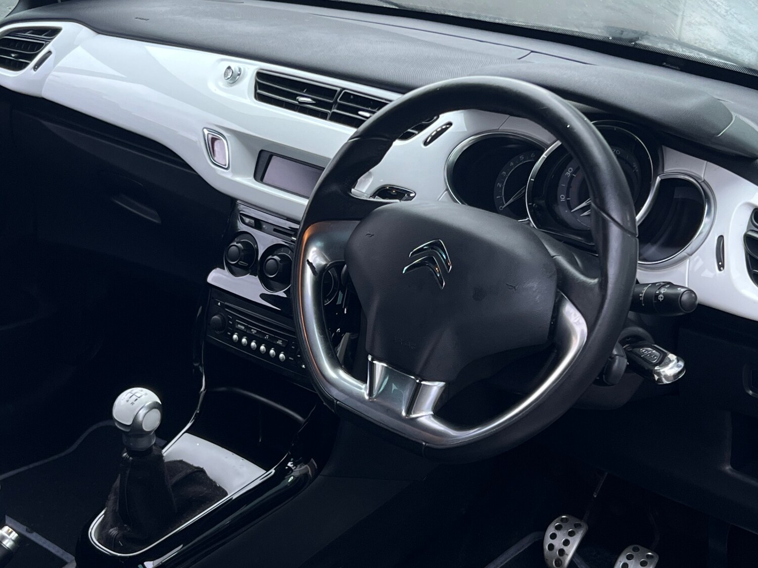 Used Citroen DS3 2010 for sale - 77476830: Photo 8