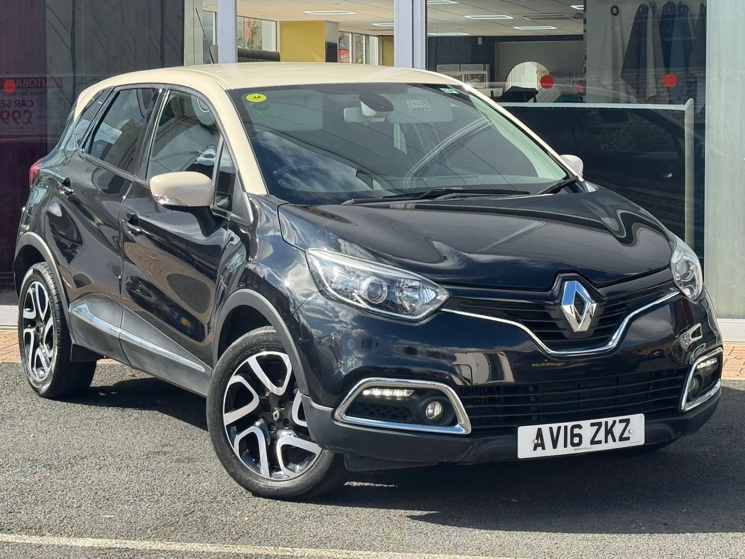 Used Renault Captur 2016 for sale - 76892375: Photo 1