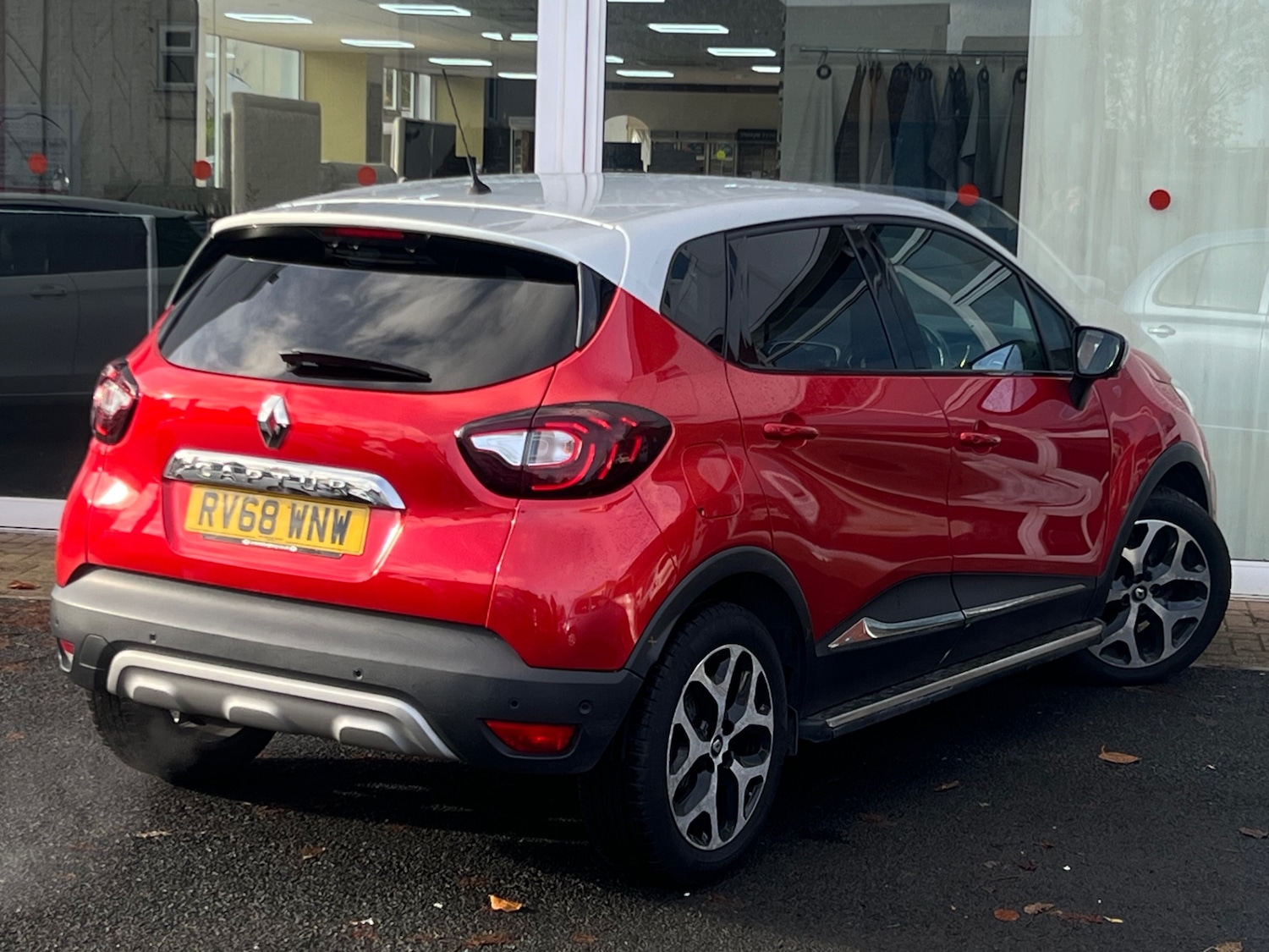 Used Renault Captur 2018 for sale - 76565246: Photo 2
