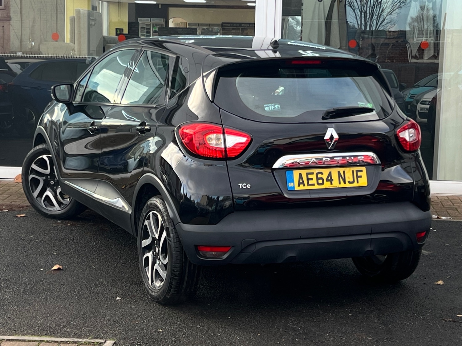 Used Renault Captur 2014 for sale - 76892978: Photo 2