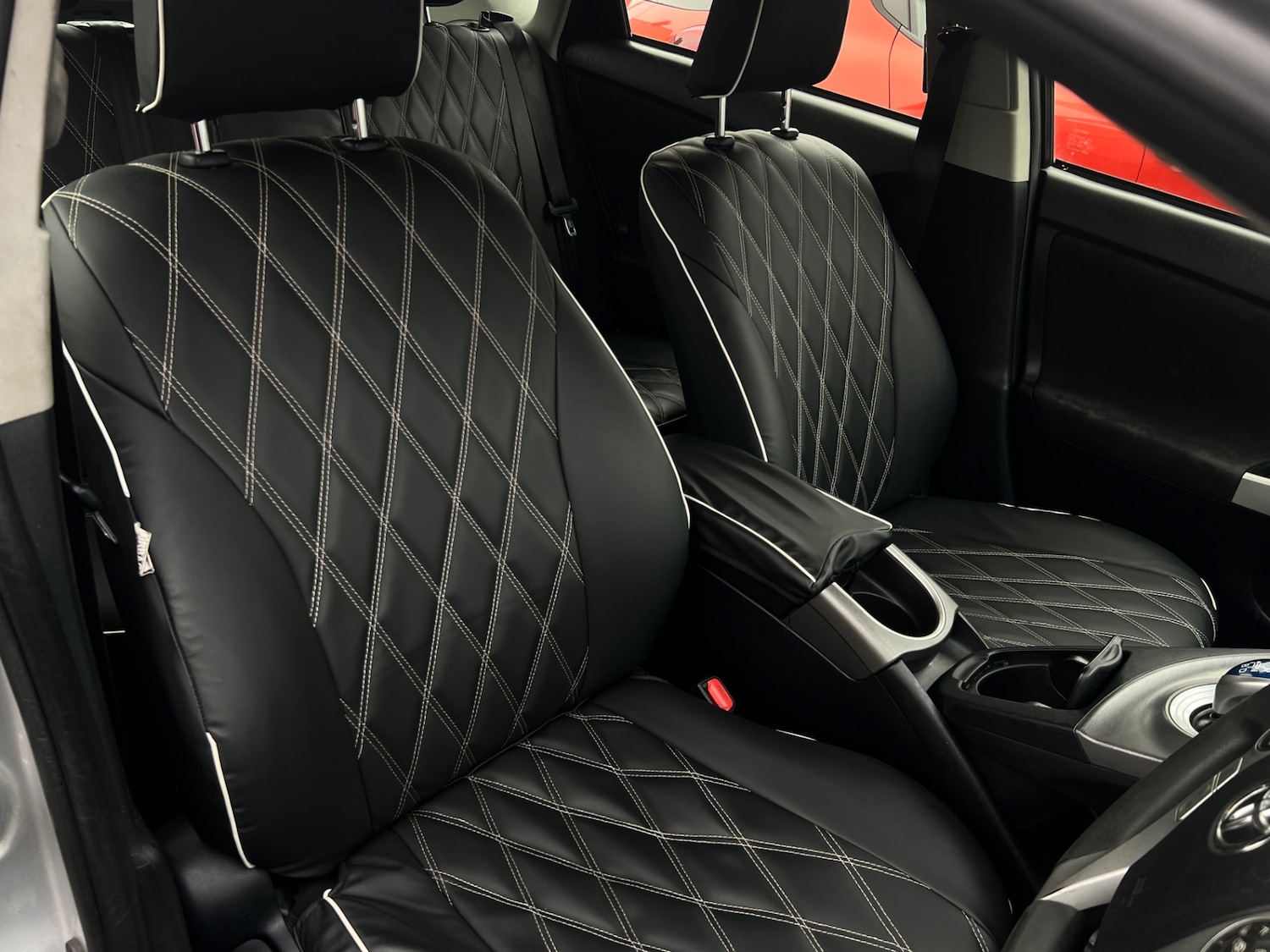 Used Toyota Prius 2015 for sale - 76504745: Photo 2