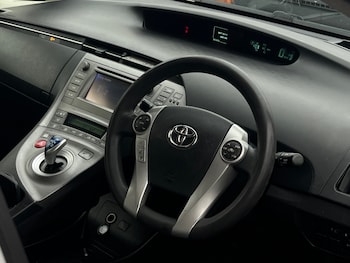 Used Toyota Prius 2015 for sale - 76504745: Photo