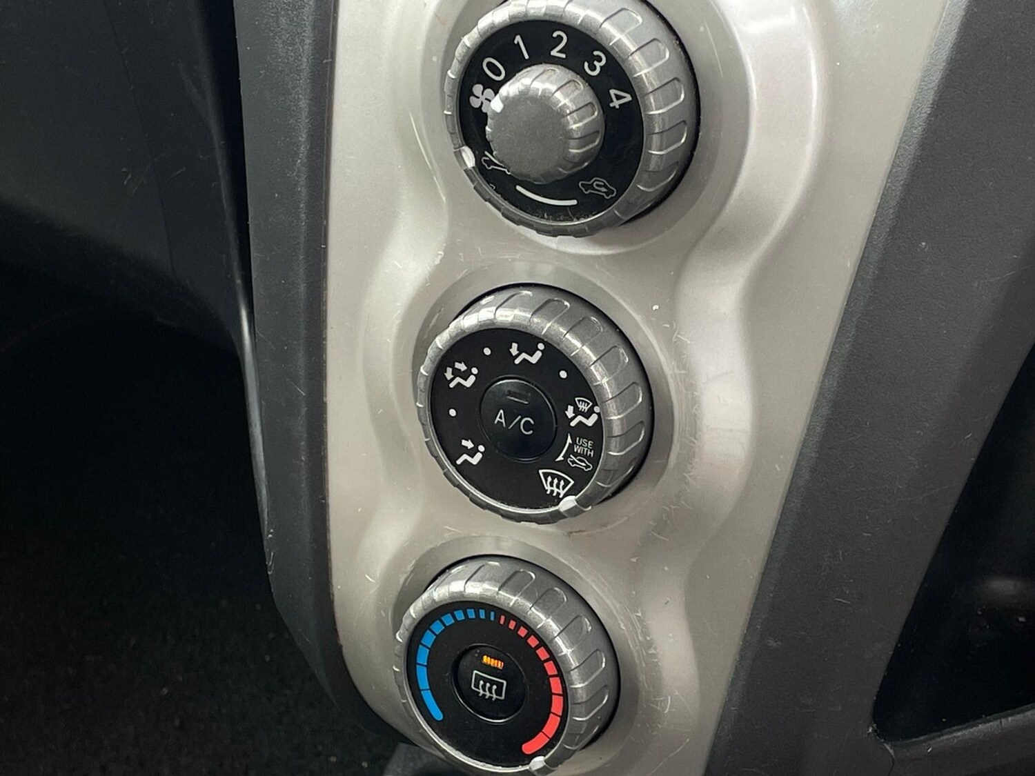 Used Toyota Yaris 2015 for sale - 76330189: Photo 12