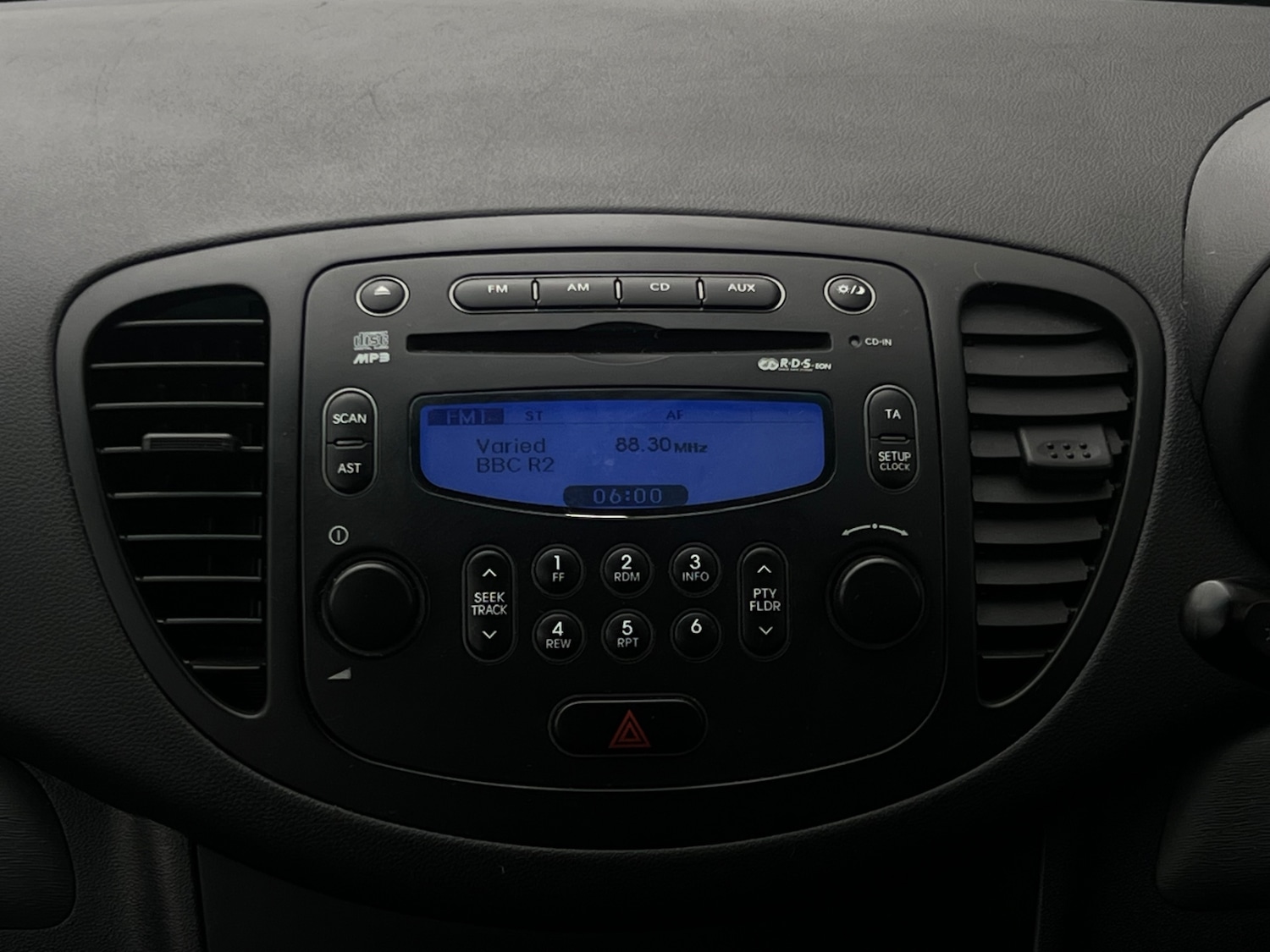 Used Hyundai i10 2013 for sale - 76027489: Photo 8