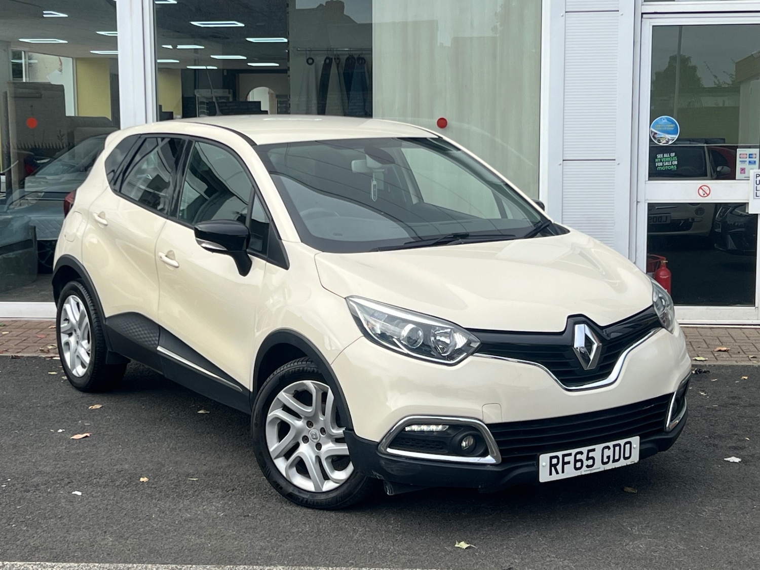 Used Renault Captur 2015 for sale - 76375431: Photo 1