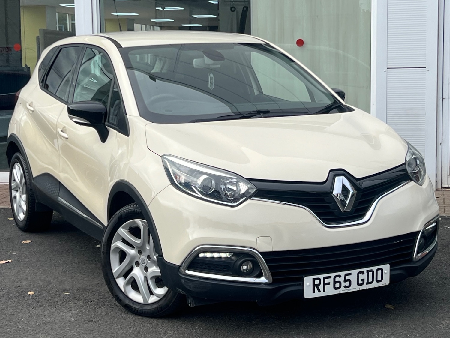 Used Renault Captur 2015 for sale - 76375431: Photo 2