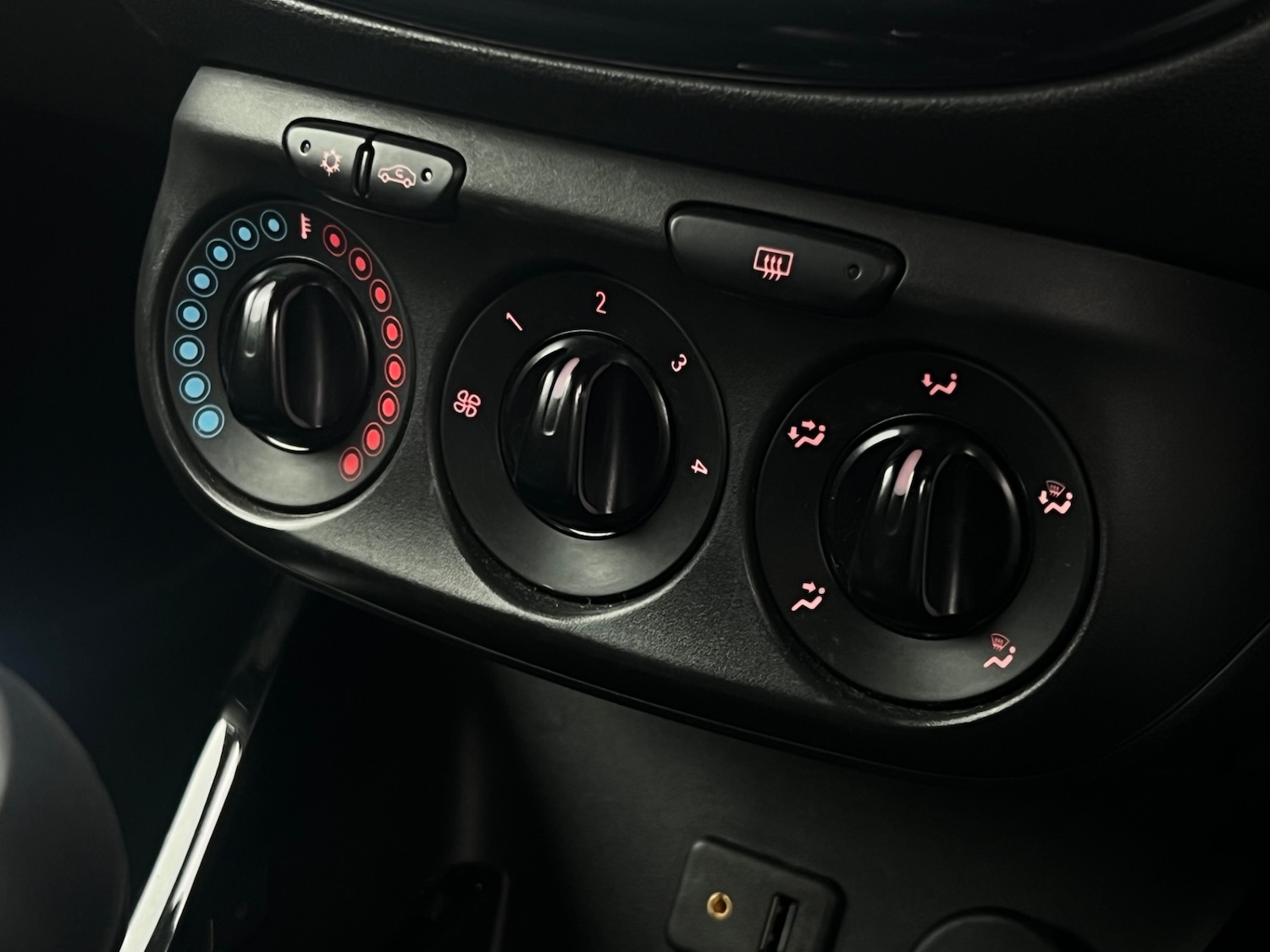 Used Vauxhall ADAM 2015 for sale - 76666059: Photo 12