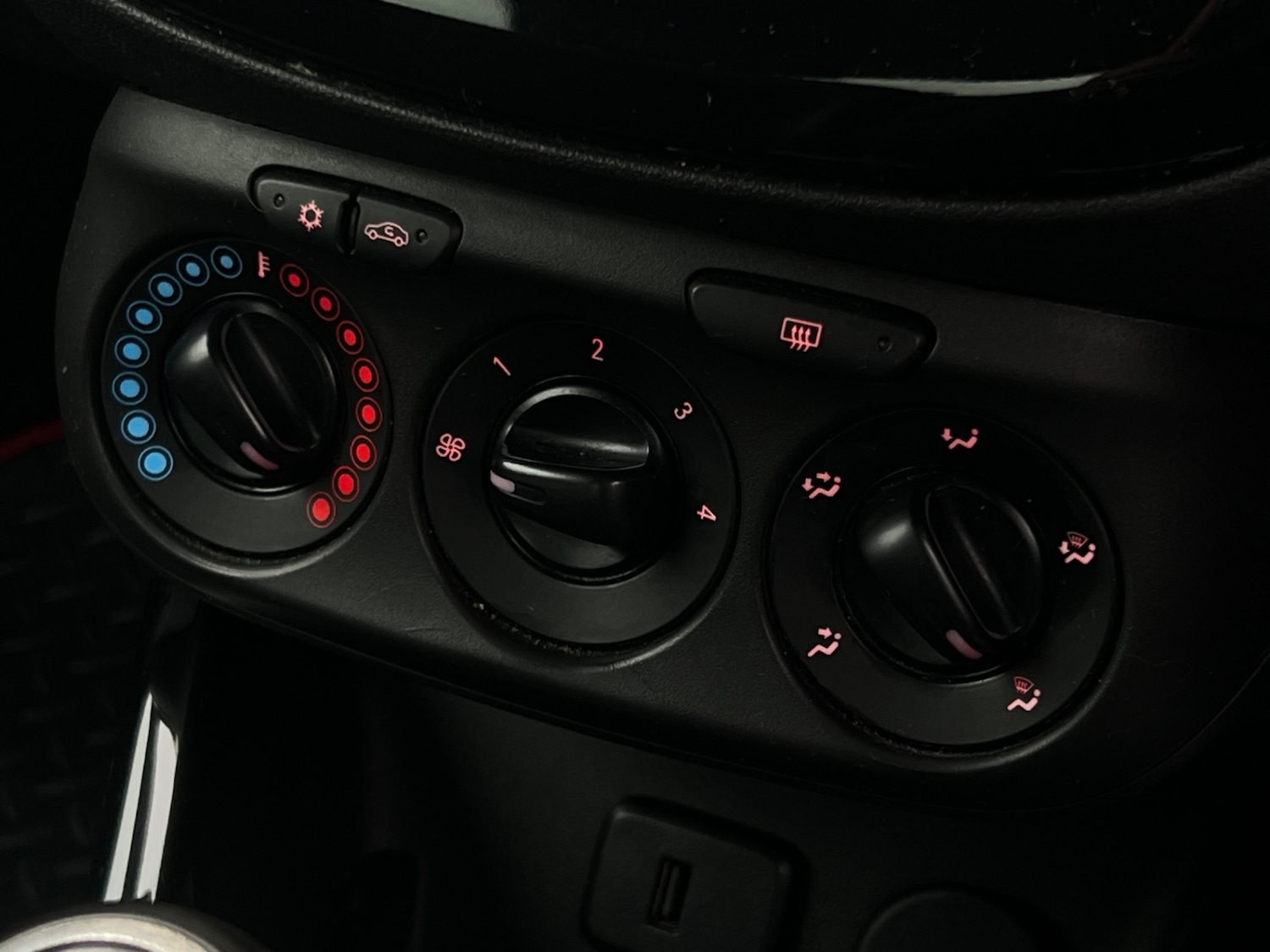 Used Vauxhall ADAM 2016 for sale - 77404247: Photo 14