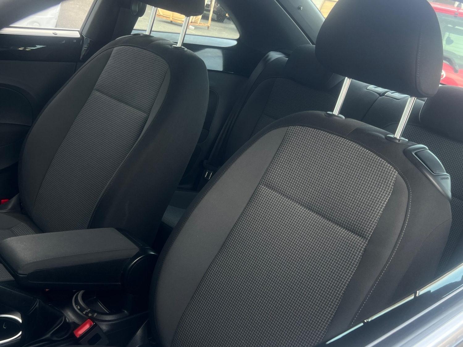 Used Volkswagen Beetle 2012 for sale - 78027511: Photo 8