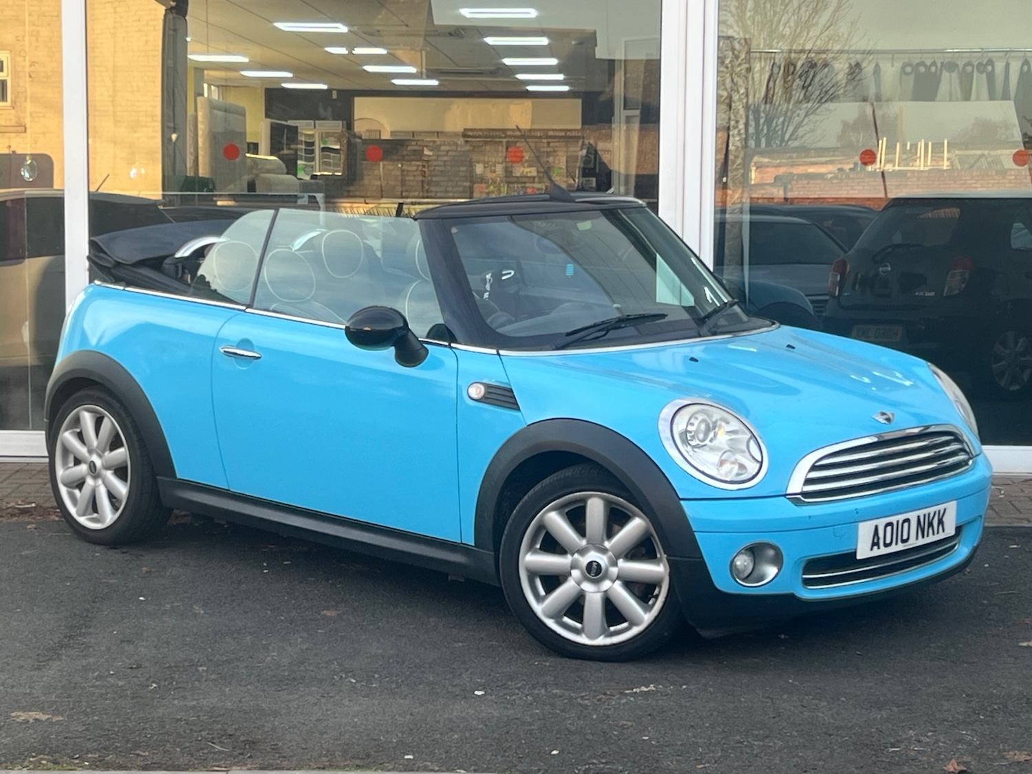 Used MINI Convertible 2010 for sale - 76652262: Photo 2