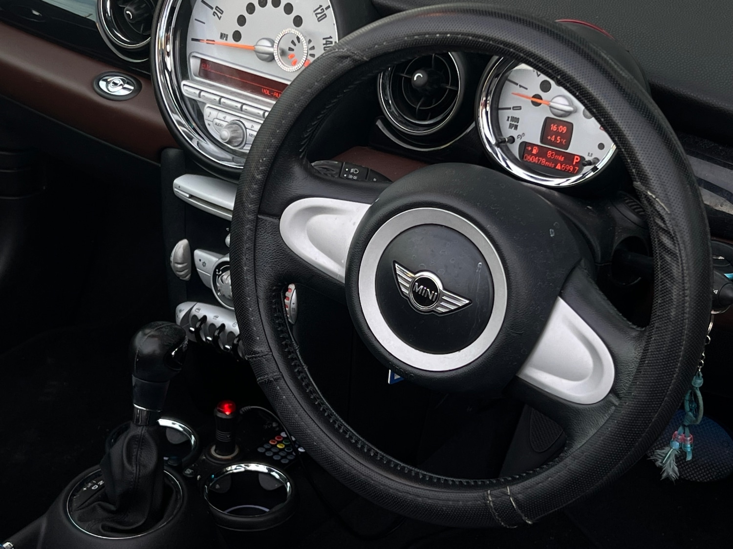 Used MINI Convertible 2010 for sale - 76652262: Photo 9