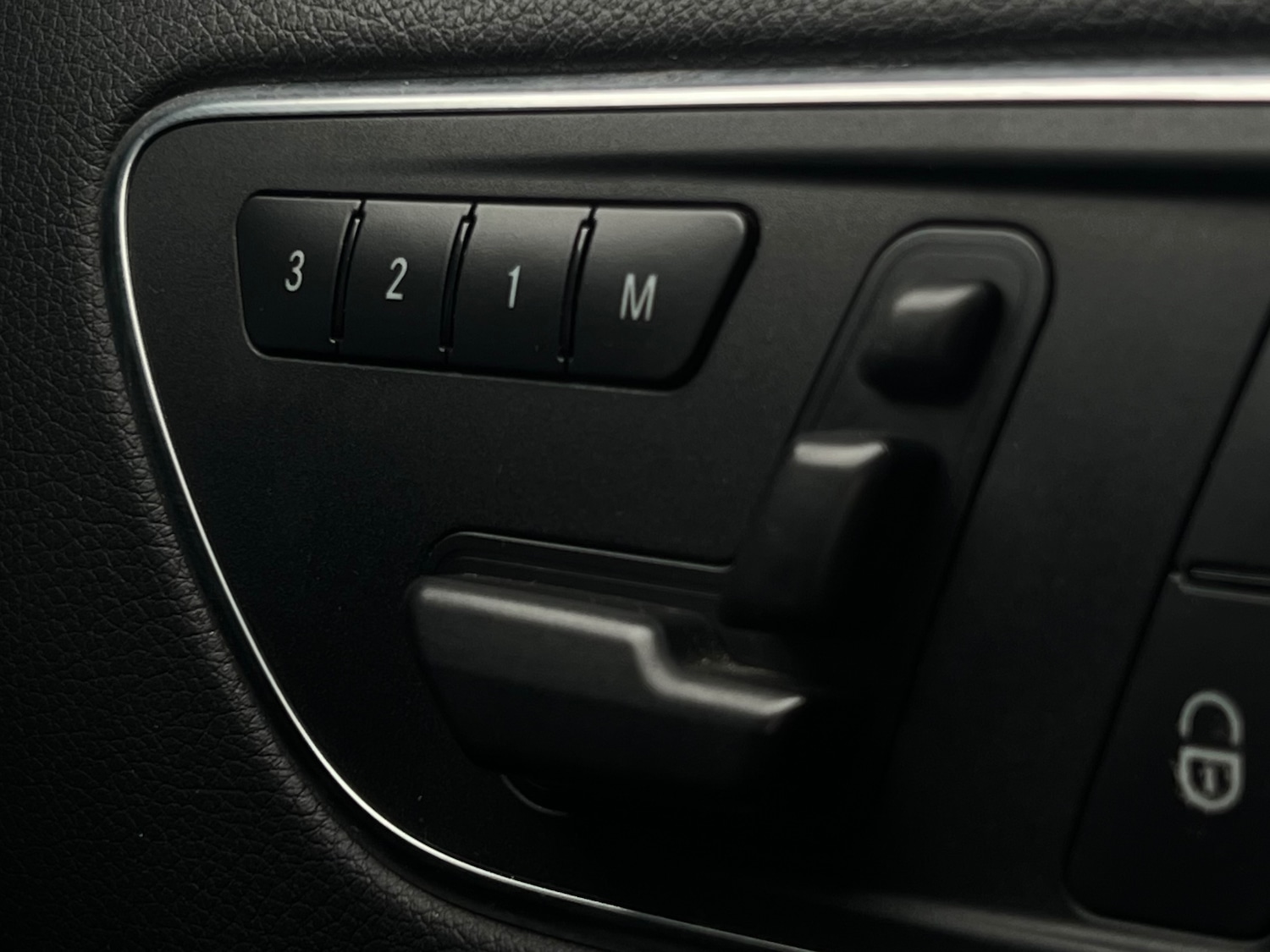 Used Mercedes-Benz A-Class 2014 for sale - 77803890: Photo 11