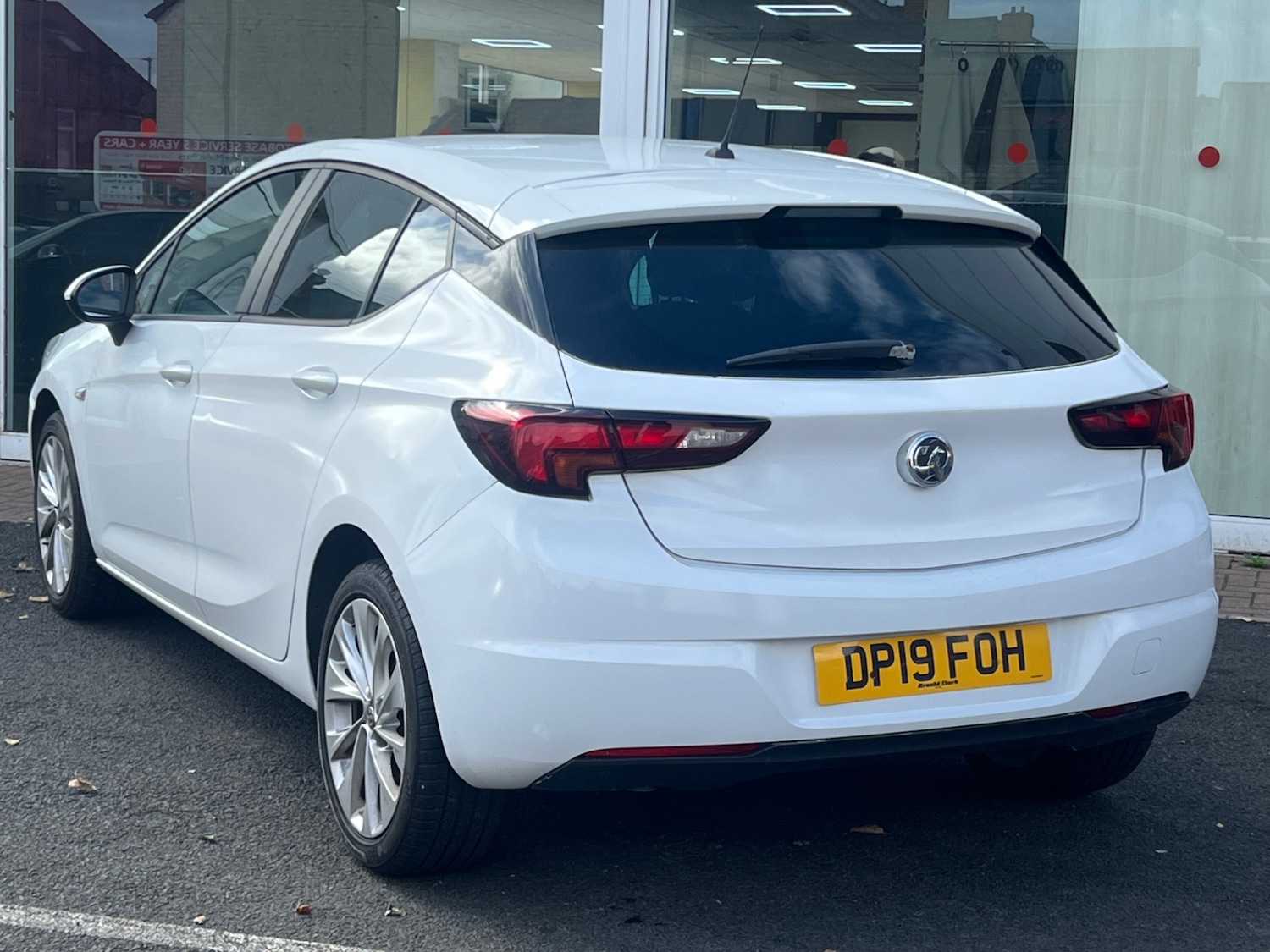 Used Vauxhall Astra 2019 for sale - 77045396: Photo 2