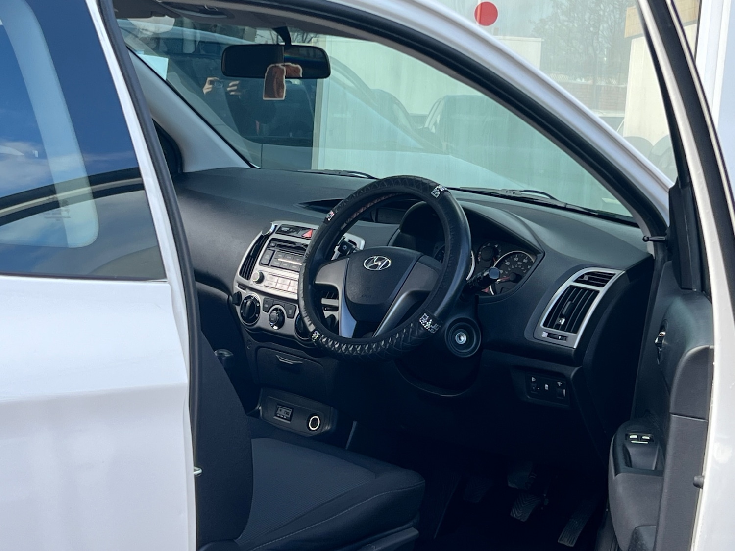 Used Hyundai i20 2014 for sale - 77311008: Photo 8