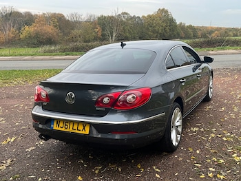 Used Volkswagen Passat 2011 for sale - 76479532: Photo