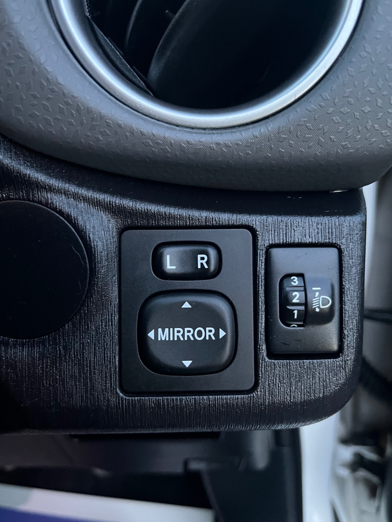 Used Toyota Yaris 2012 for sale - 77129727: Photo 17