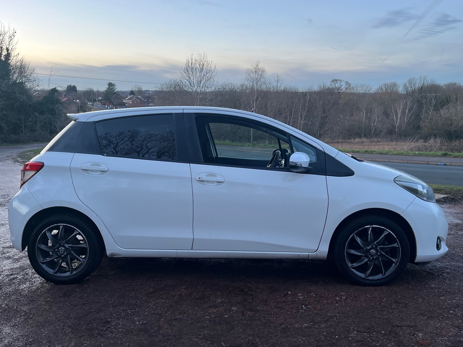 Used Toyota Yaris 2012 for sale - 77129727: Photo 3