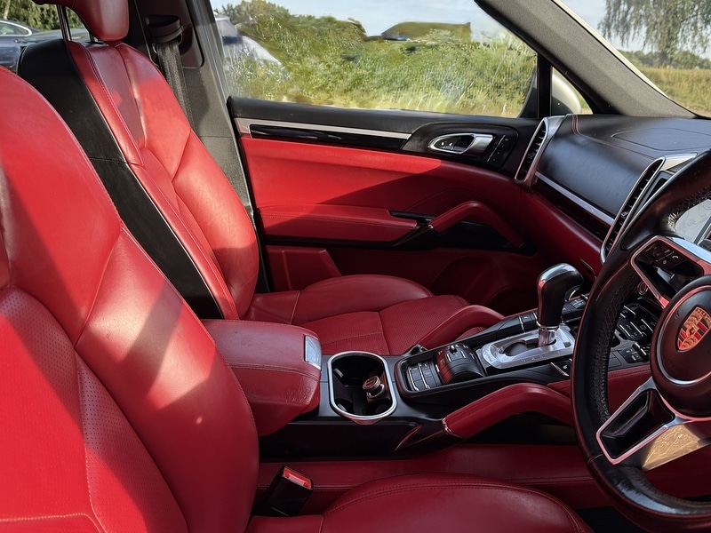 Used Porsche Cayenne 2015 for sale - 77034528: Photo 2