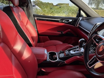 Used Porsche Cayenne 2015 for sale - 77034528: Photo