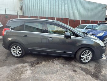 Used Peugeot 5008 2010 for sale - 75696553: Photo