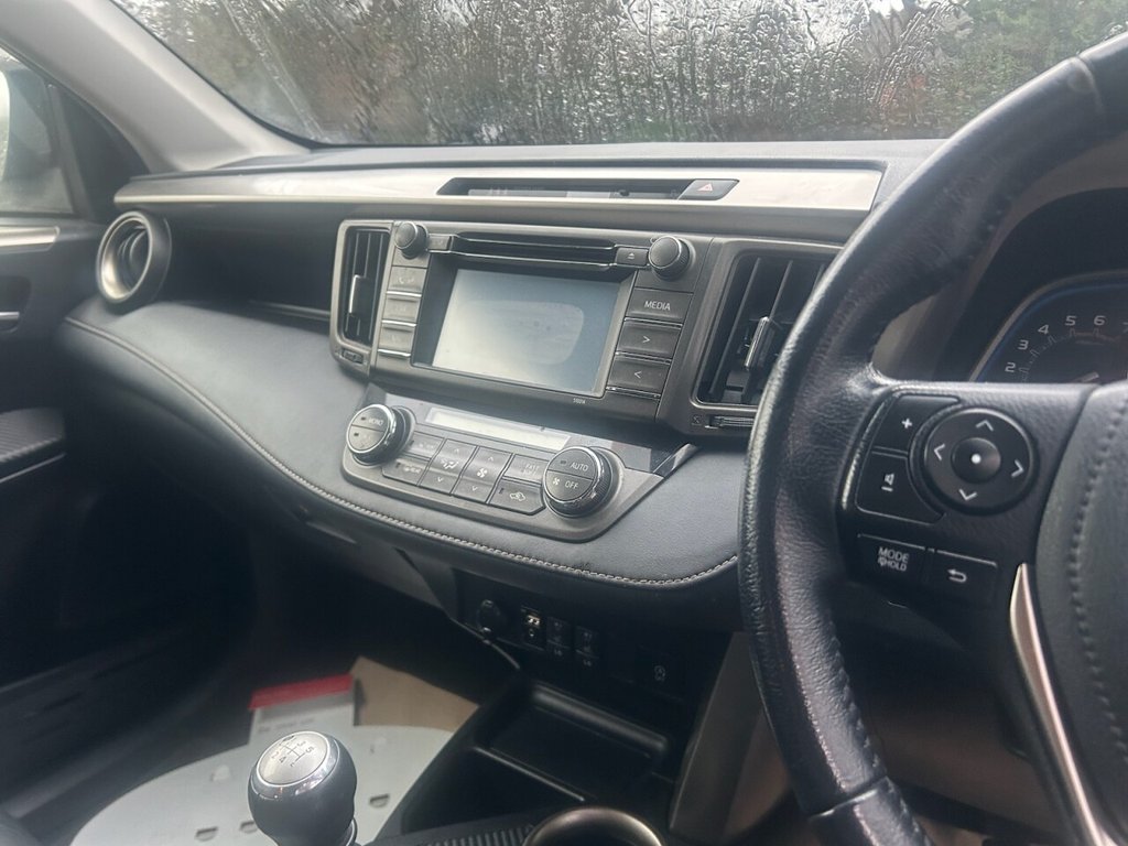 Used Toyota RAV4 2014 for sale - 76535456: Photo 9