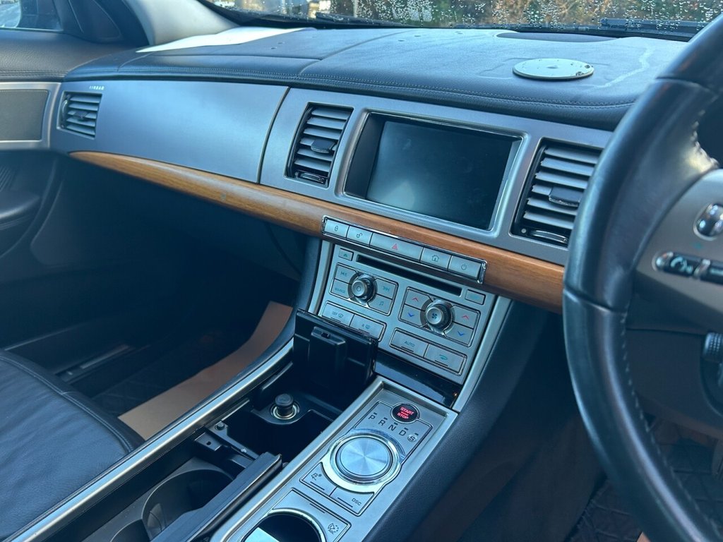 Used Jaguar XF 2010 for sale - 76291773: Photo 11