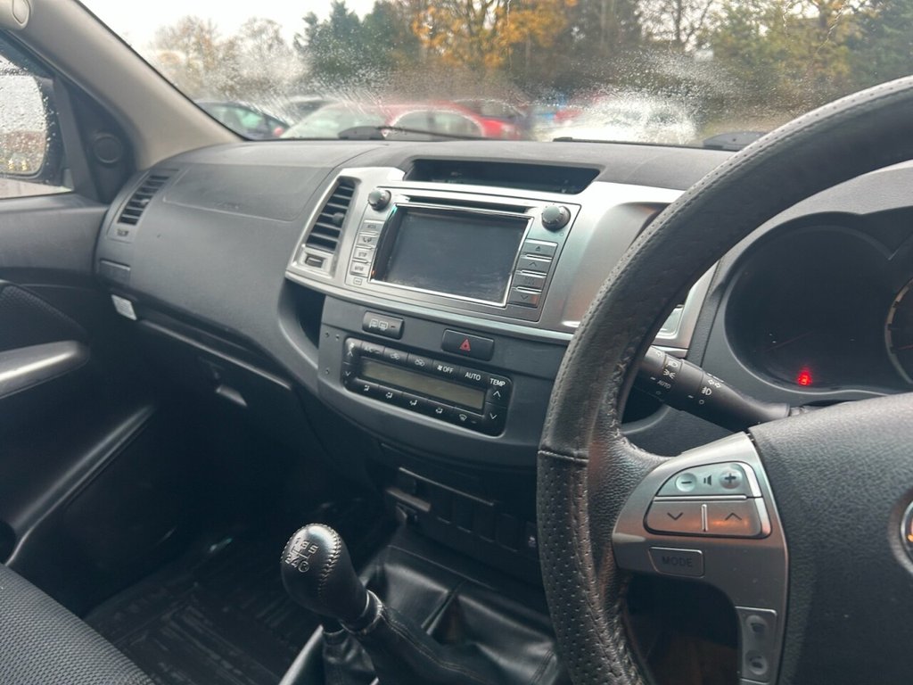 Used Toyota Hilux 2015 for sale - 76470404: Photo 13