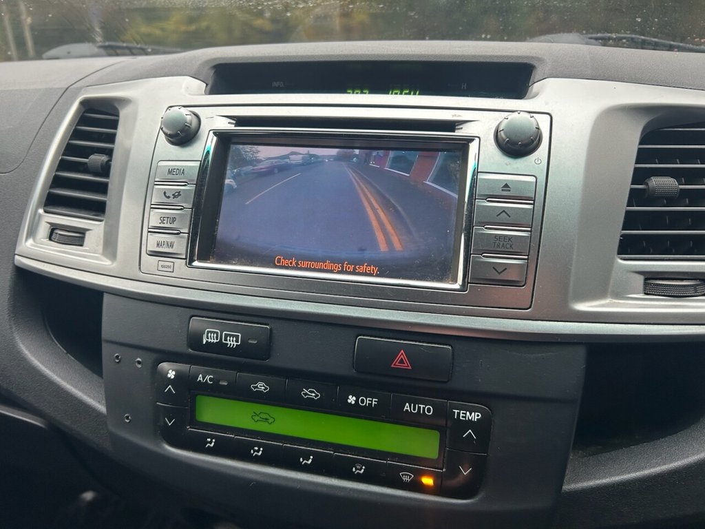 Used Toyota Hilux 2015 for sale - 76470404: Photo 17