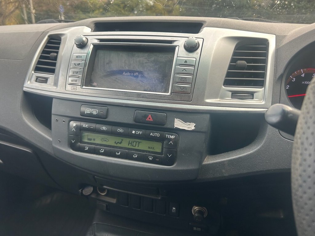 Used Toyota Hilux 2015 for sale - 76470404: Photo 8