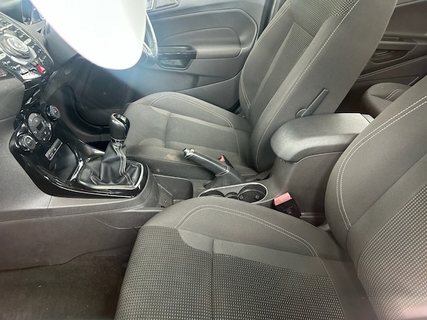 Used Ford Fiesta 2017 for sale - 75680859: Photo 4
