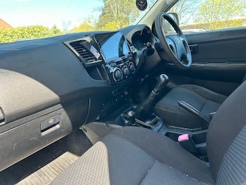 Used Toyota Hilux 2015 for sale - 78145217: Photo