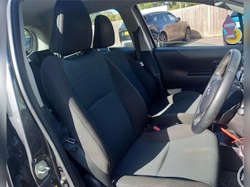Used Toyota Yaris 2011 for sale - 75912241: Photo