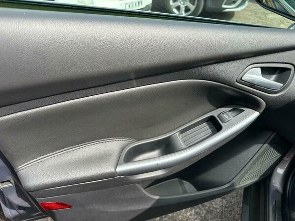 Used Ford Focus 2011 for sale - 75067348: Photo 9