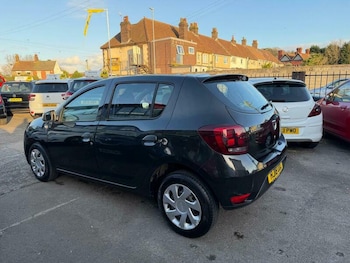 Used Dacia Sandero 2018 for sale - 77735361: Photo