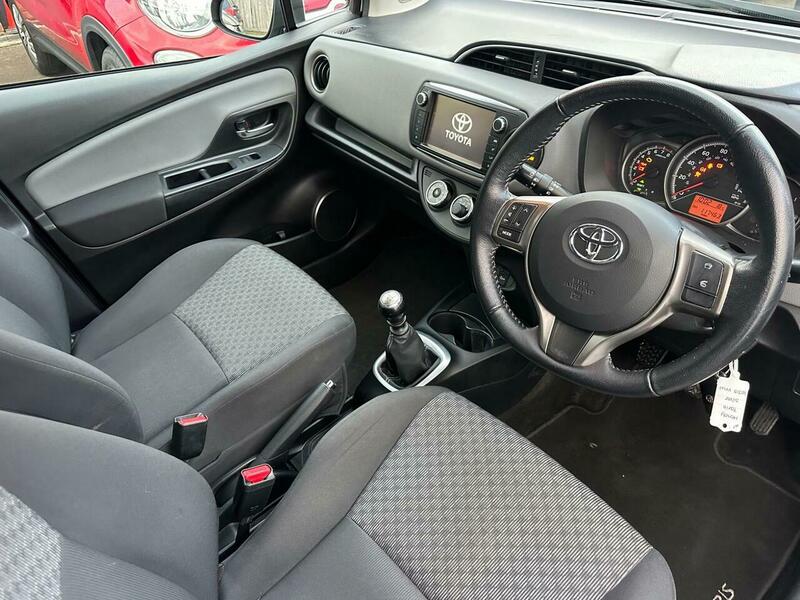 Used Toyota Yaris 2015 for sale - 76536331: Photo 15