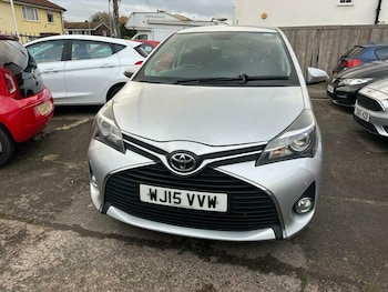 Used Toyota Yaris 2015 for sale - 76536331: Photo