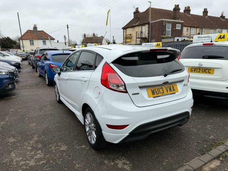 Used Ford Fiesta 2013 for sale - 77636880: Photo 5