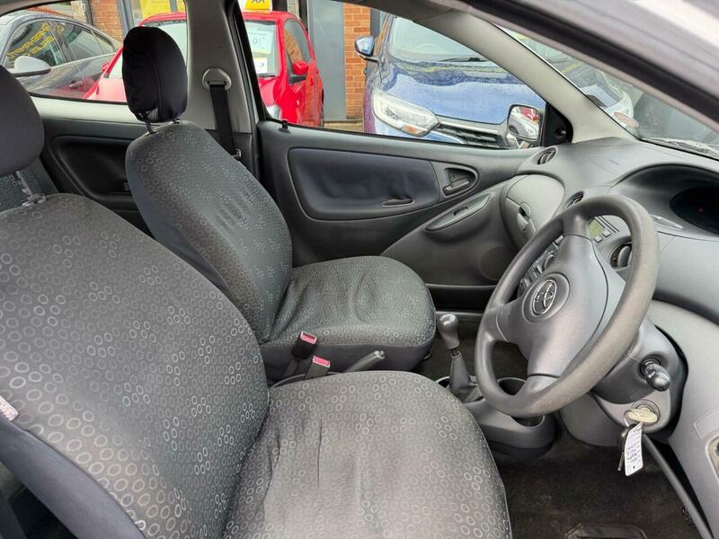 Used Toyota Yaris 2004 for sale - 77465350: Photo 11